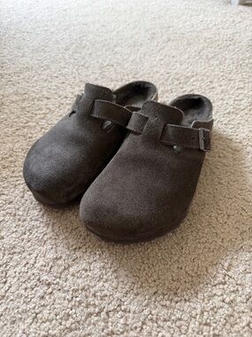 Birkenstock Boston Shearling Clogs in Mocha